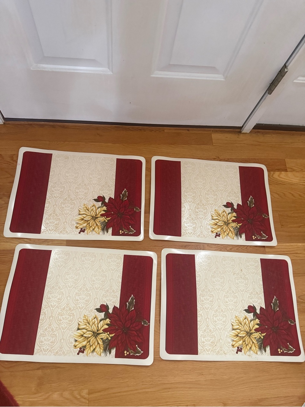Set of 4 red and cream placemats with red and gold poinsettia flowers #holiday #